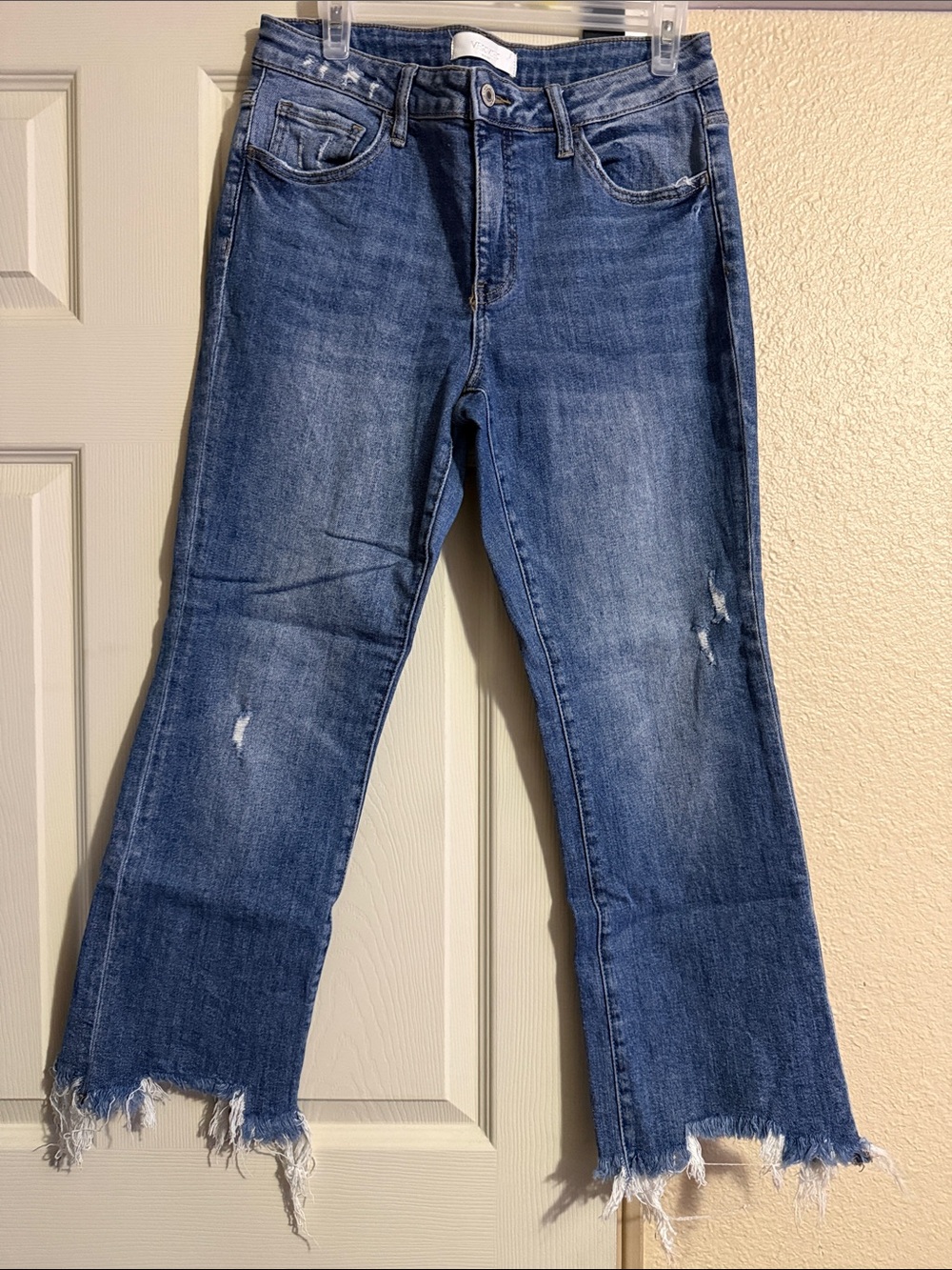 Cropped Frayed Hem Women's Jeans in Medium Blue